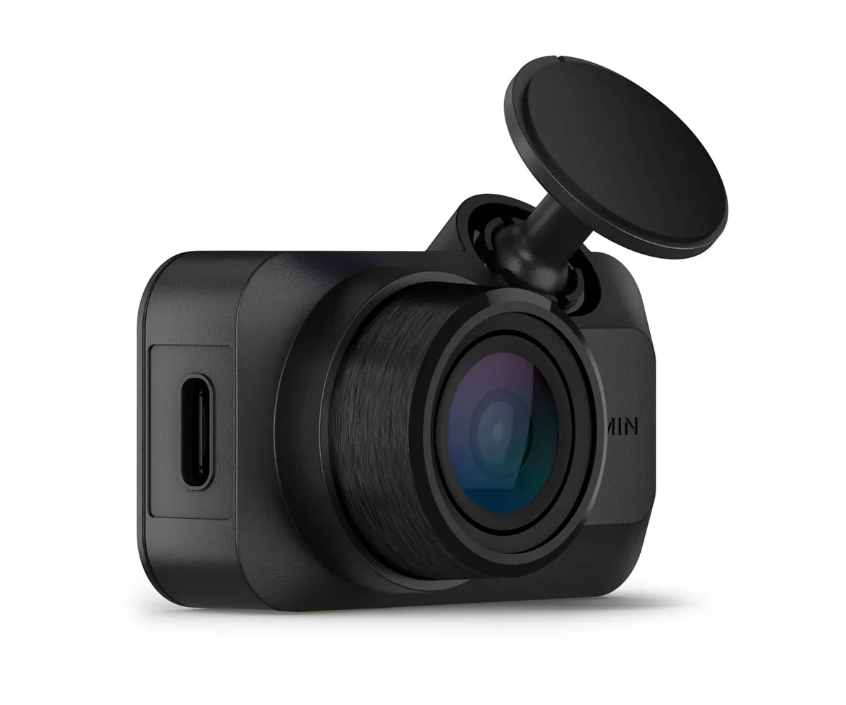 Garmin Dash Cam Mini 3 negra con soporte adhesivo, foto de la ficha comercial del modelo.